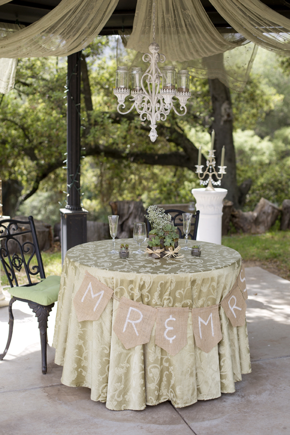 rustic wedding sweetheart table